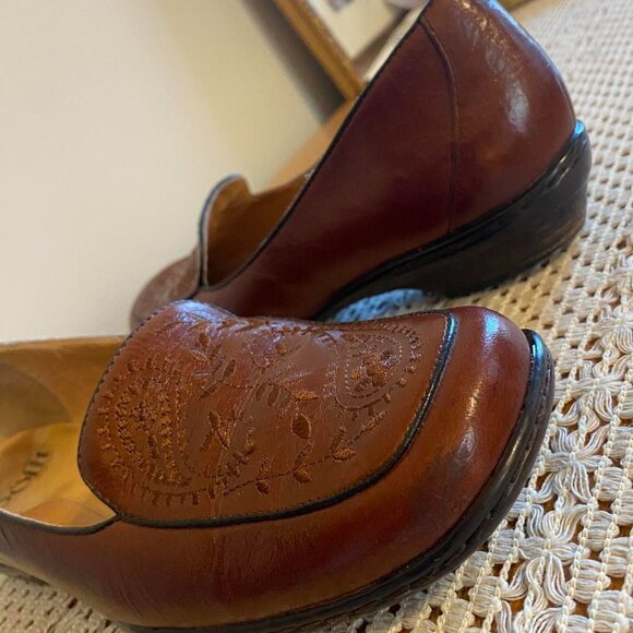Söfft Women's Brown and Tan Loafers - Picture 6 of 8